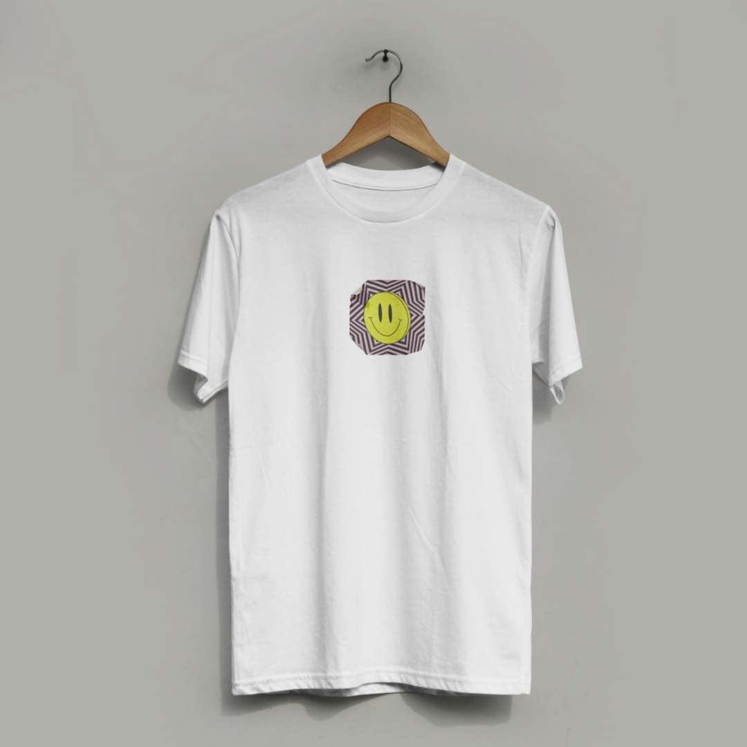 Short-sleeved white cotton tshirt with rave face design.