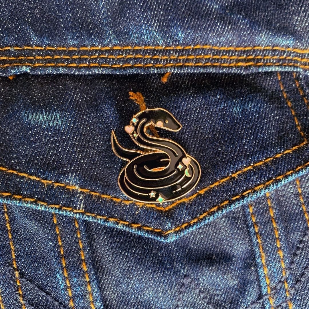 Black Snake - Pin Badge Famous Rebel