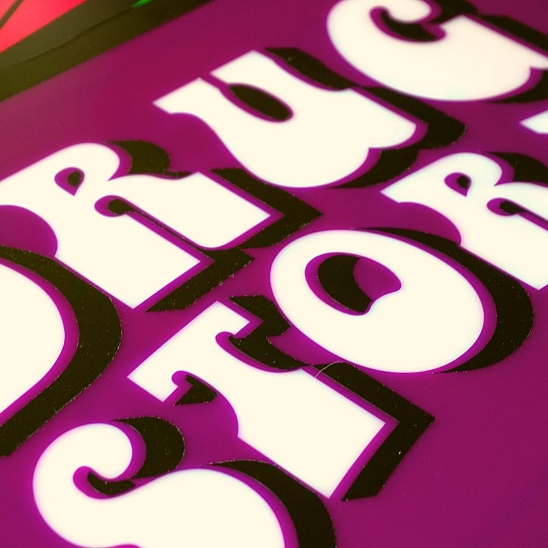 Drugstore- Lightbox Famous Rebel