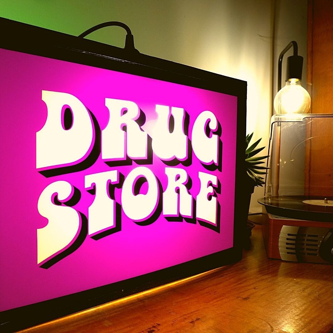 Drugstore- Lightbox Famous Rebel